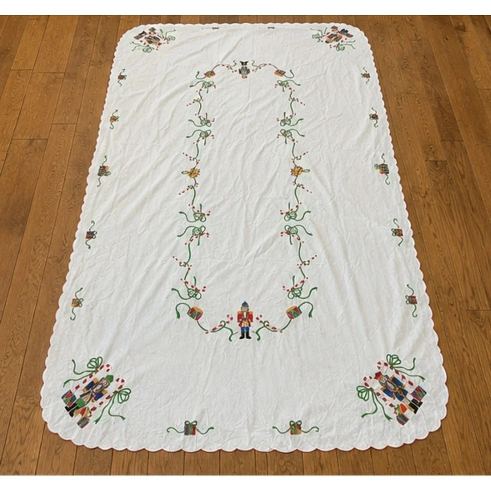 Vintage Handmade Embroidered‎ Christmas Tablecloth Nutcracker Scallop 63x112 F/W